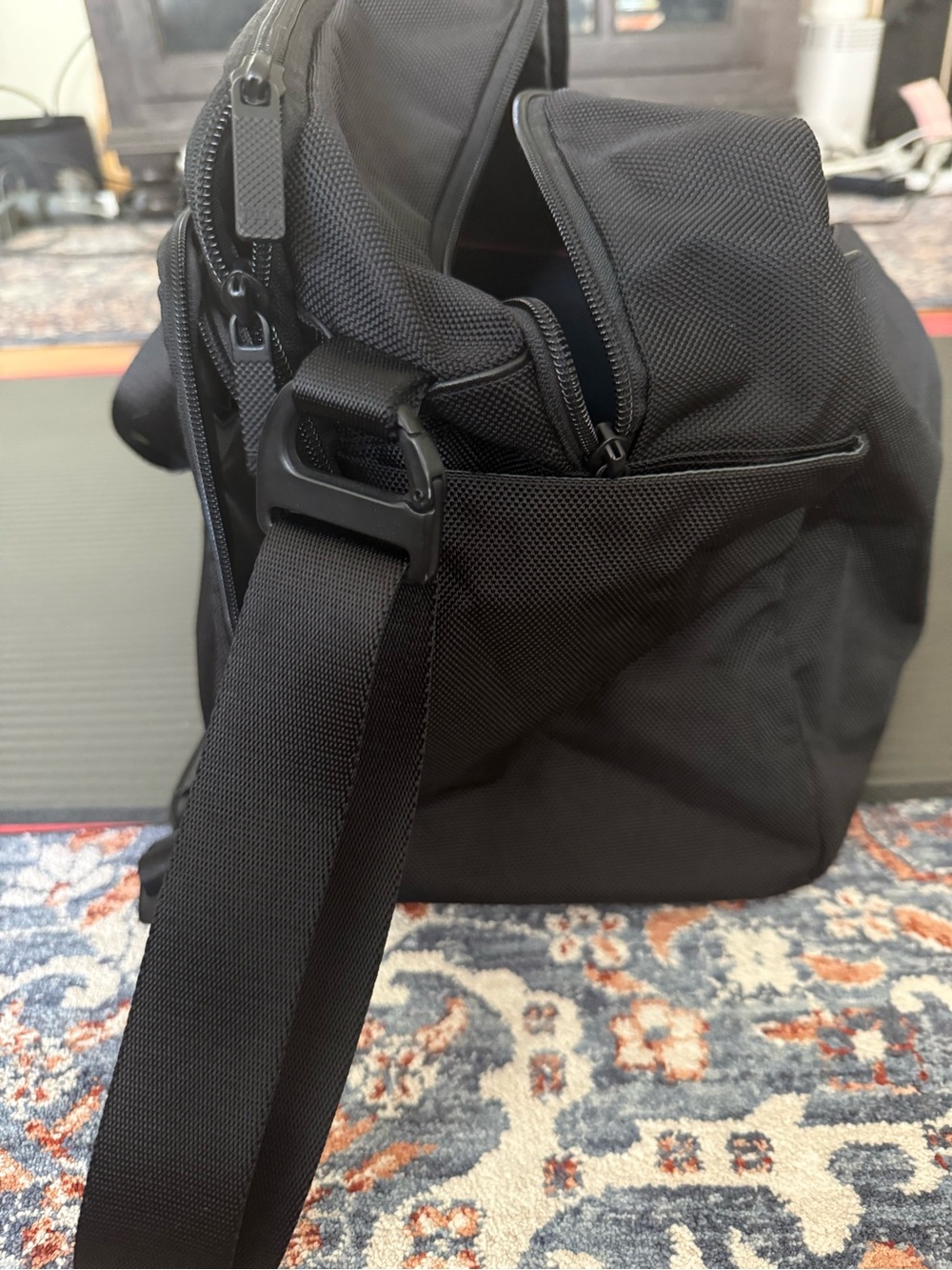 T-Tech by TUMI Essential Gear Travel Duffel Carry-On Weekender Bag Black - Picture 2 of 5